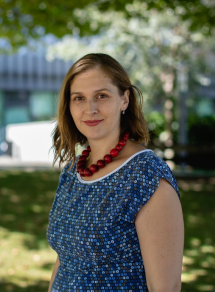  ◳ lucie_pokorna (png) → (šířka 215px)