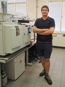  ◳ Jakub_Tomasko (jpg) → (šířka 215px)